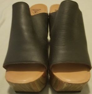 Fluevog rainbow arc sandals sz 10 black